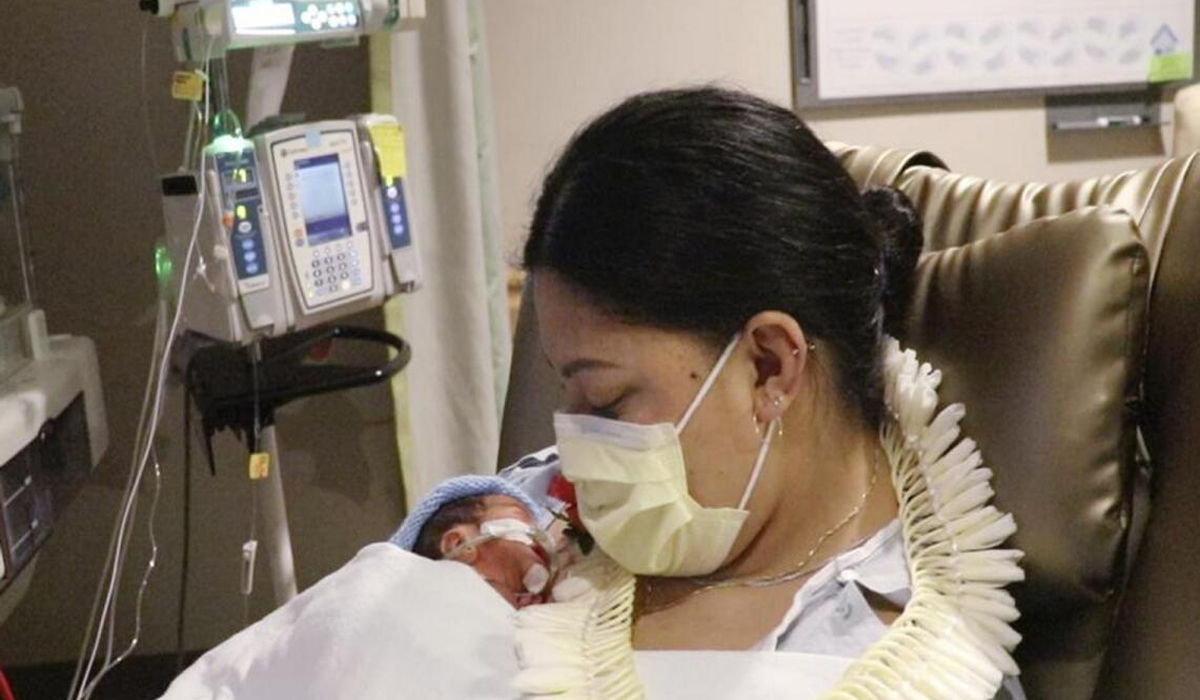 Woman gives birth on flight didn't know she was pregnant